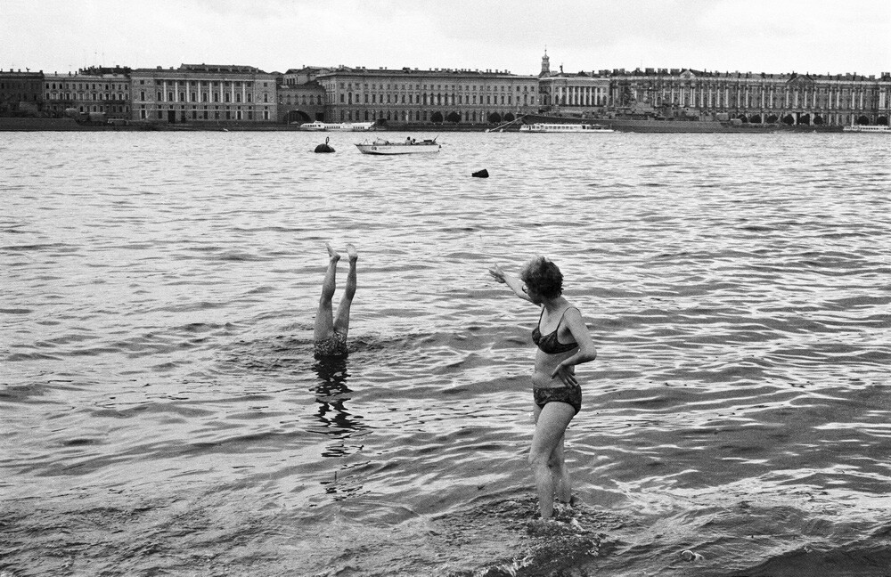 Schwimmen in Leningrad.