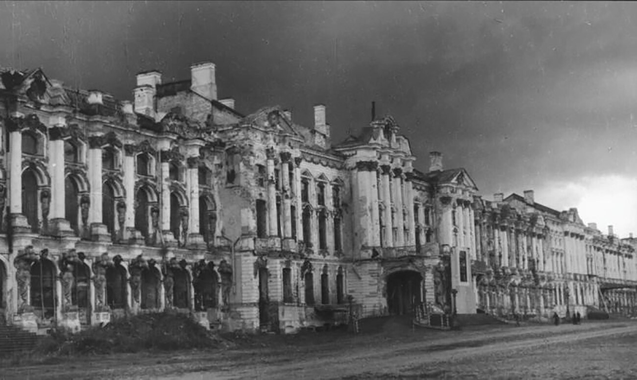 Екатерининский дворец, разрушенный фашистами