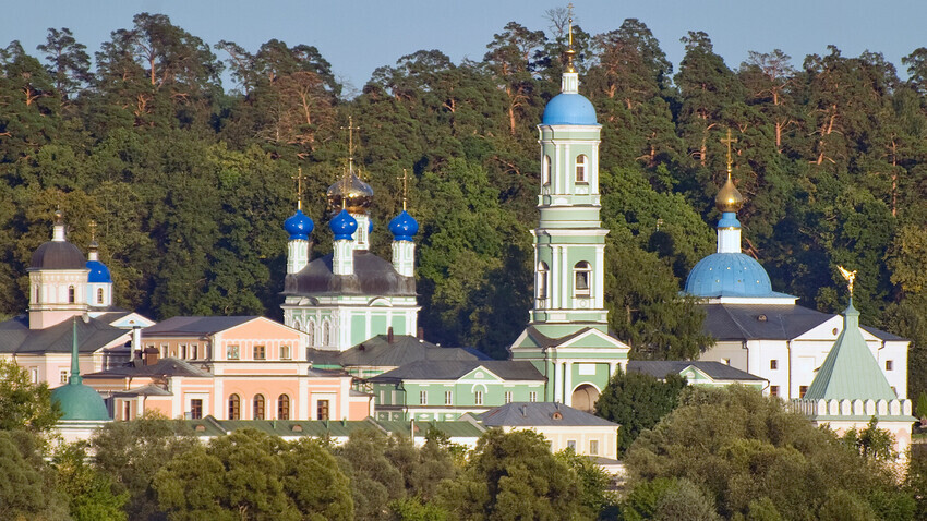 Pie de foto: Óptina Pustin (cerca de Kozelsk). Monasterio de la Presentación, vista noroeste. 23 de agosto de 2014