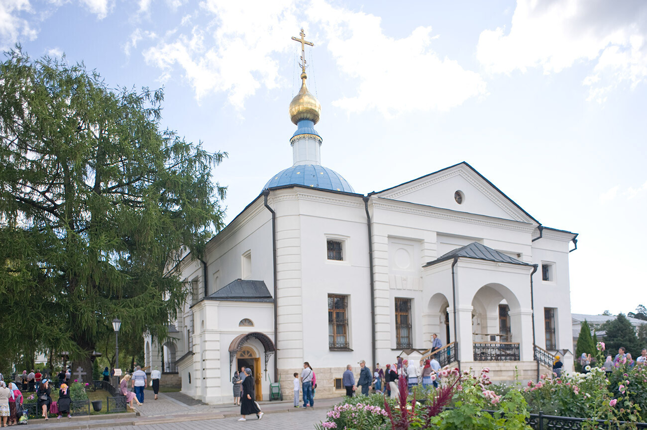 Óptina Pustin, Monasterio de la Presentación. Iglesia del Icono de la Virgen de Kazán, vista noroeste. 23 de agosto de 2014