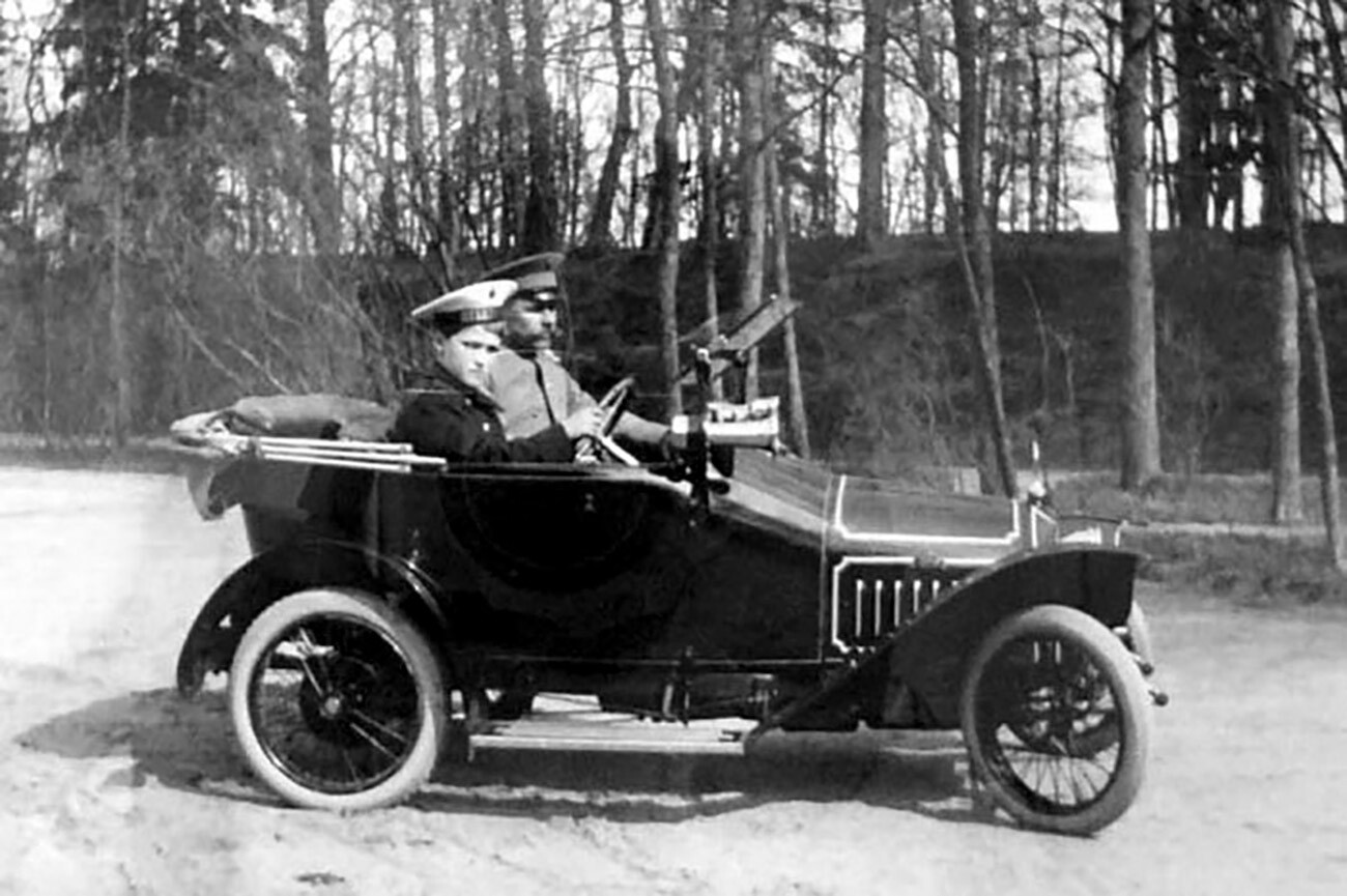 The Peugeot Bebe with Tsarevich Alexey in the passenger seat 