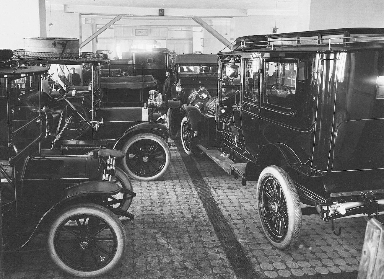 Autos in der Garage des Kaisers.