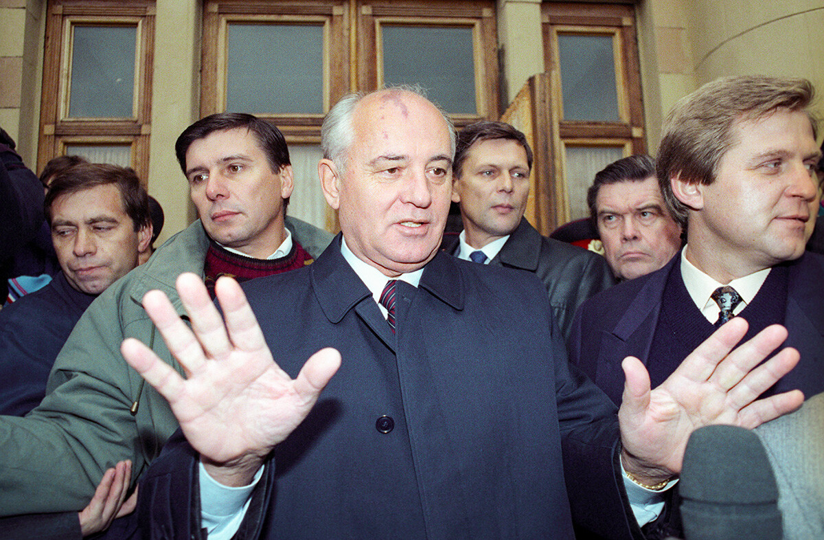 Seit Beendigung seiner Tätigkeit als erster (und einziger) Präsident der Sowjetunion leitet Michail Gorbatschow die gemeinnützige Gorbatschow-Stiftung, die sich mit der Erforschung der Geschichte der Perestroika befasst. 