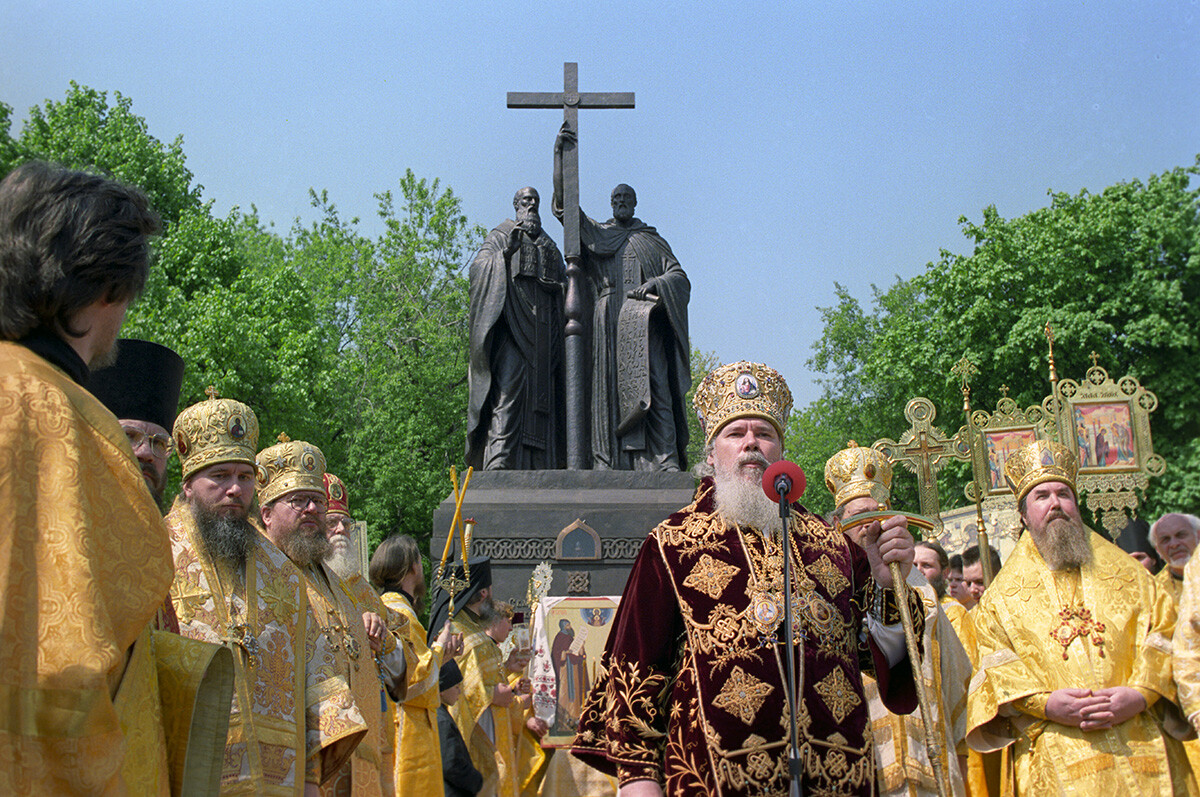 Das Bild zeigt den Patriarchen von Moskau und ganz Russland, Alexi II., bei seiner Ansprache anlässlich der Ankunft der Pilgermission der Unauslöschlichen Lampe von Jerusalem über Europa nach Moskau. 