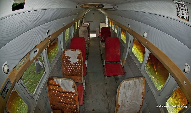 Interior de un Be-32 abandonado.