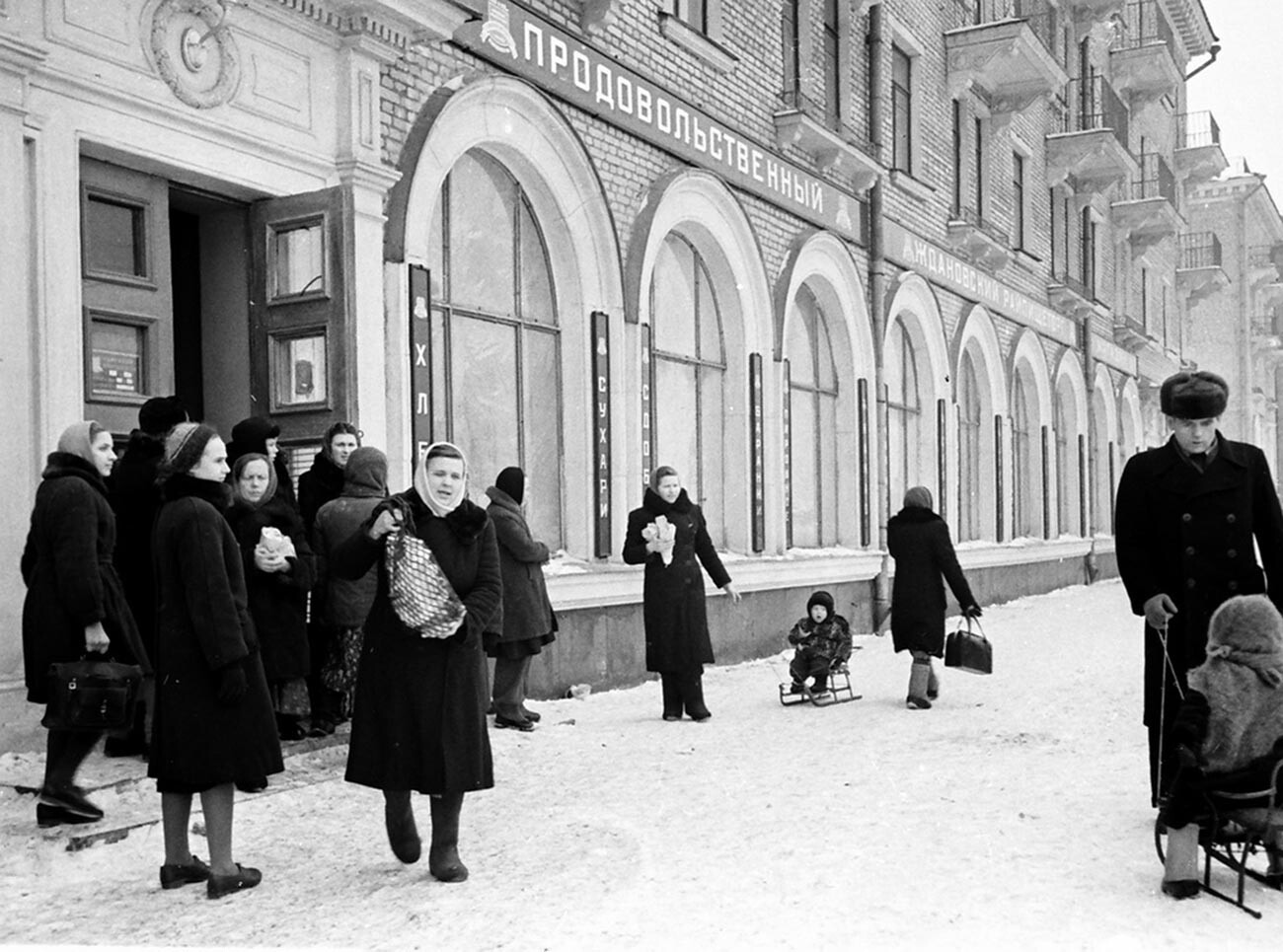 モスクワでの新規開店（1952年）