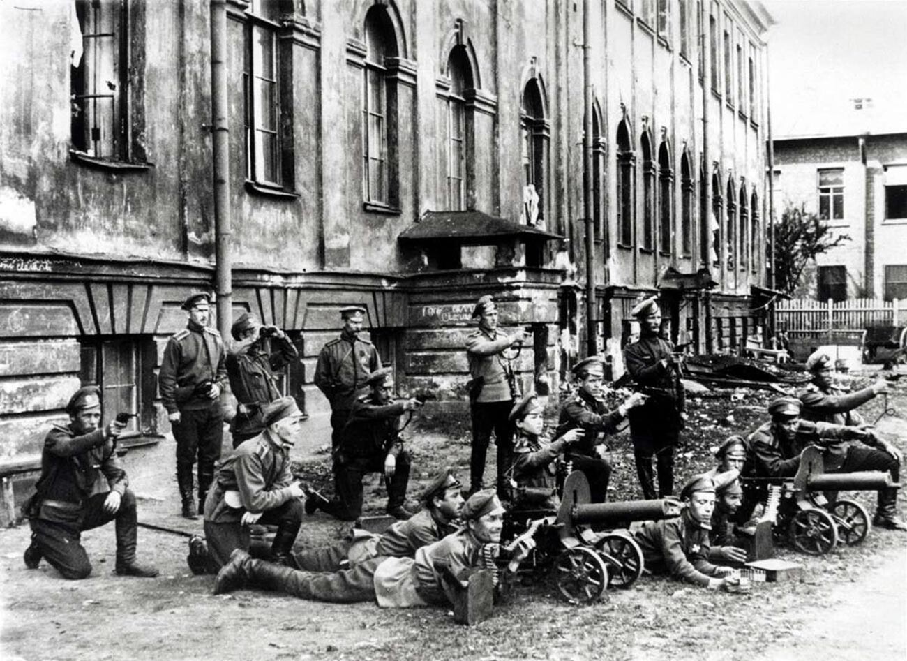 ペトログラード（サンクトペテルブルク）で戦った革命兵士、1917年