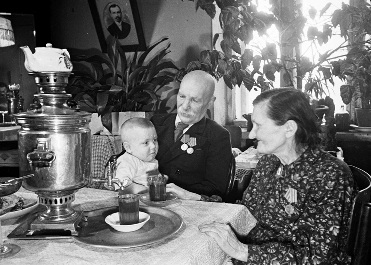 Thé du soir, 1949