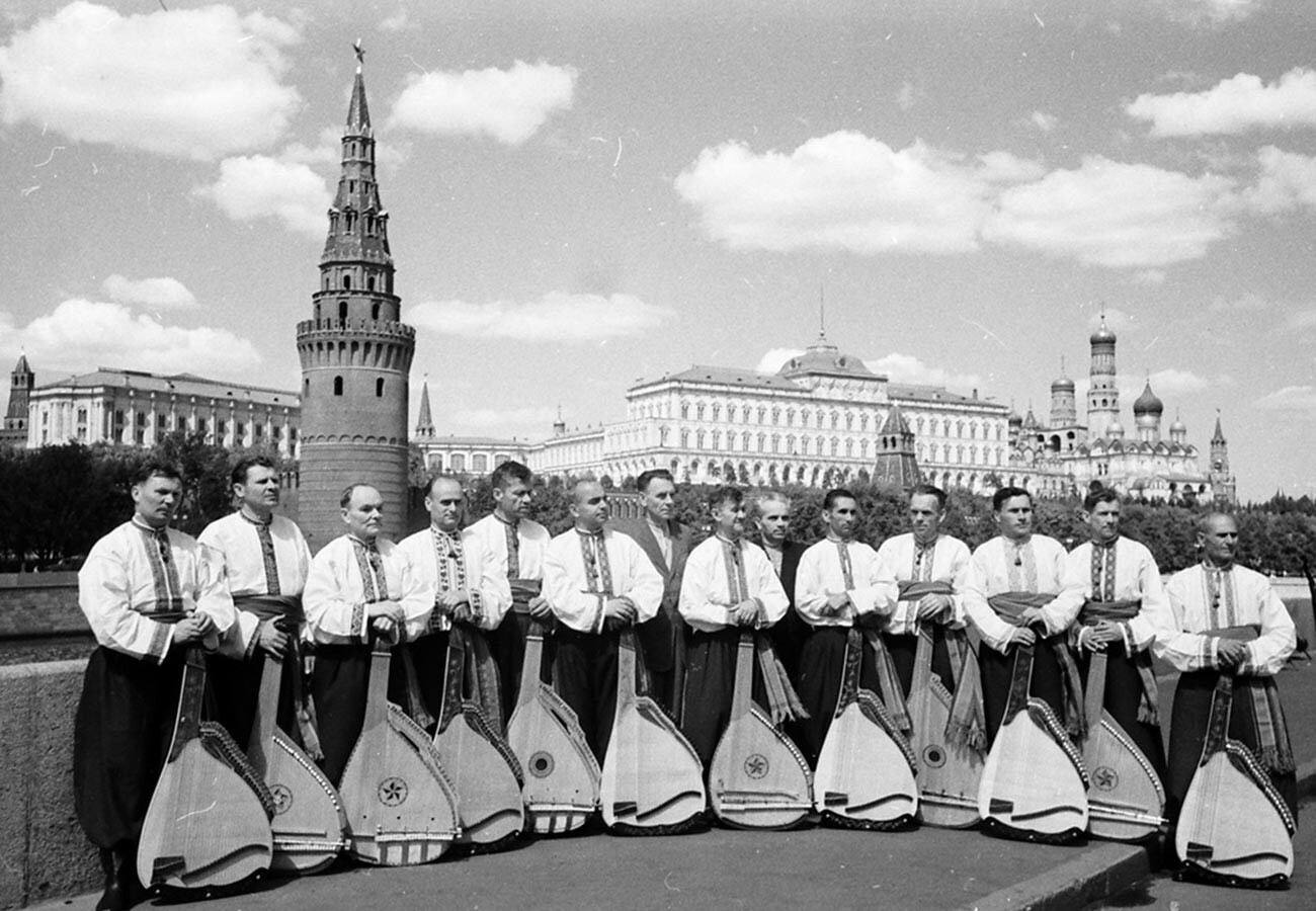 Joueurs de bandoura à Moscou, 1954