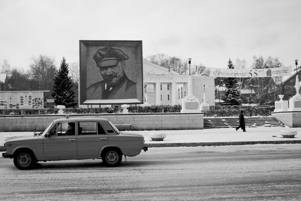 Una de las principales atracciones de la ciudad es un gran mosaico con el retrato de Lenin.
