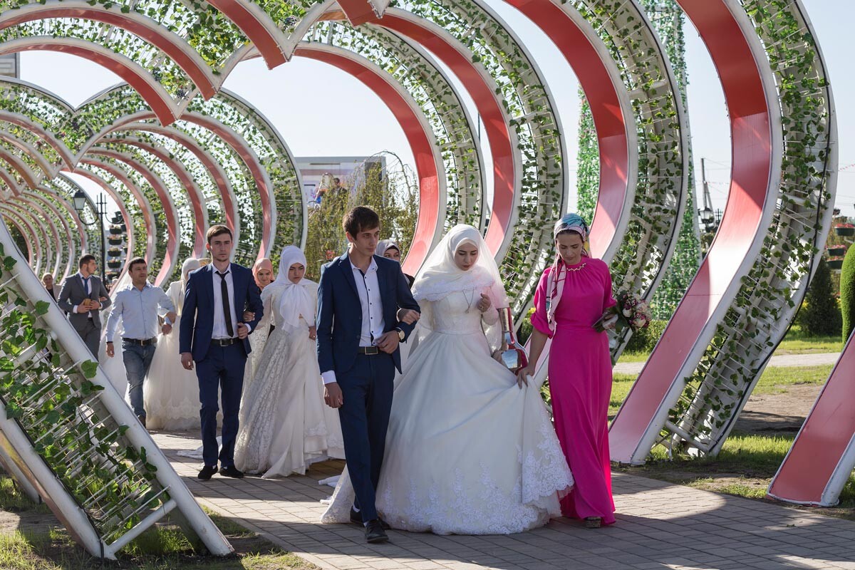 Mass wedding in Grozny.