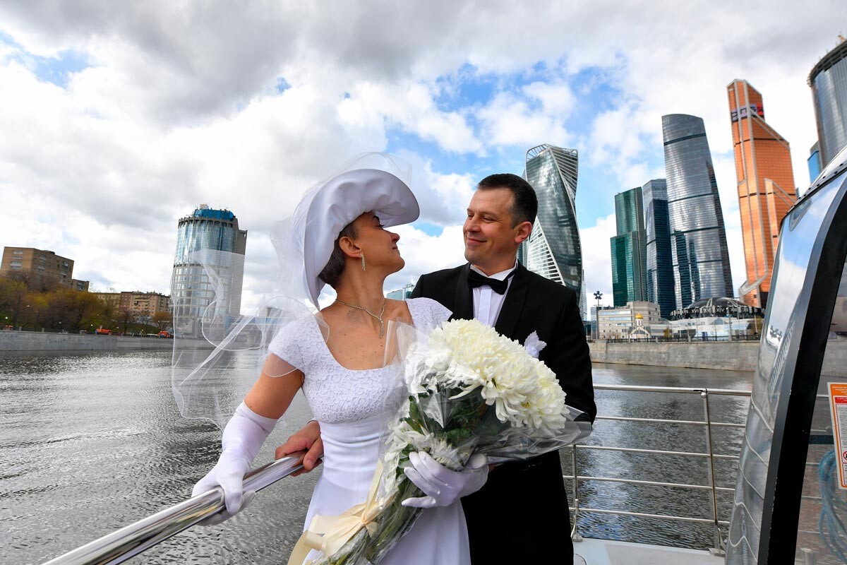 A wedding on a boat cruise across the Moskva River, 2022.