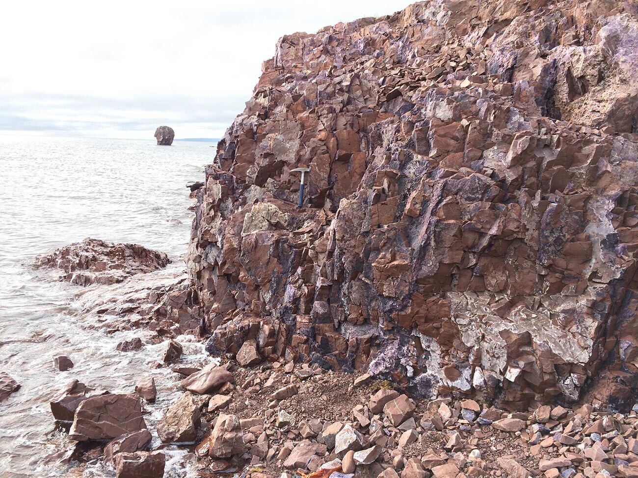 Batuan mineral ametis.