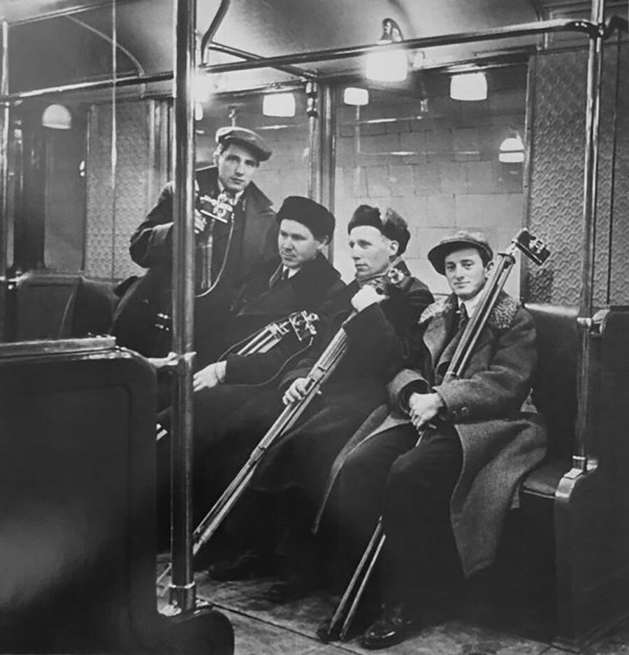 Kameraleute im ersten U-Bahn-Zug.
