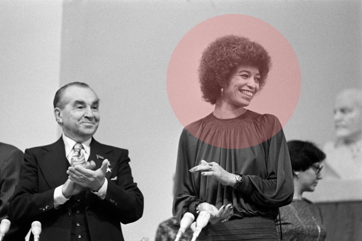 Дейвис по време на тържествено събрание, посветено на връчането ѝ на Ленинска премия в Крамъл