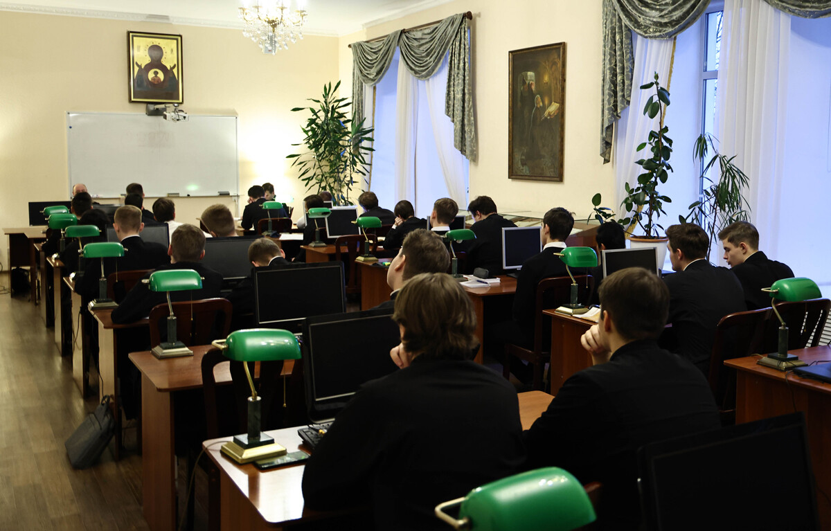 Estudiantes de la Academia Teológica de San Petersburgo durante una conferencia. 