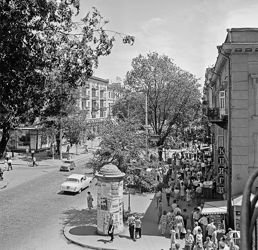 Улицата „Дерибасовскаја“ во Одеса, 1963.

