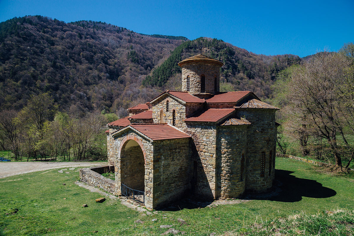 Igreja abandonada em Alânia.