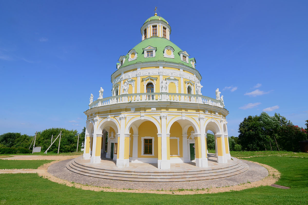  Igreja da Natividade da Virgem em Podmoklovo.
