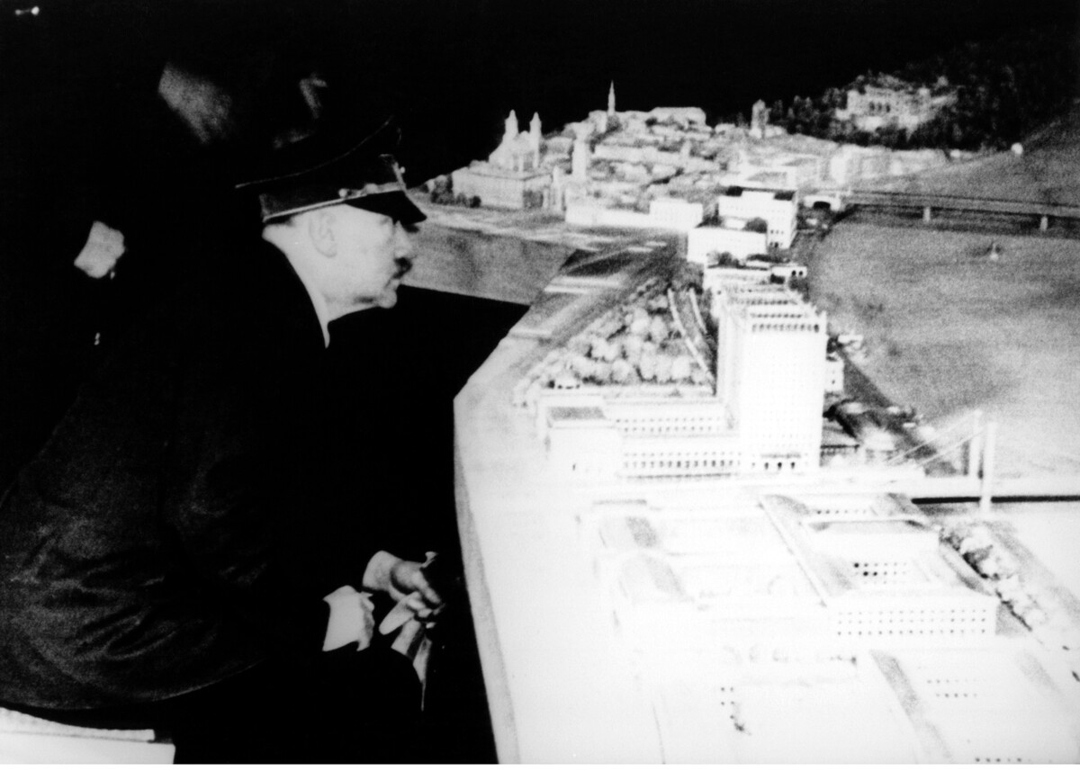 Hitler with a miniature of the modified city of Linz, in Berlin, March 1945