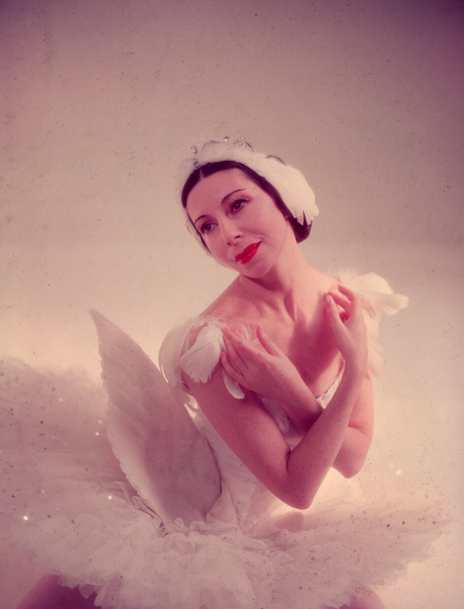 『白鳥の湖』に主演したアリシア・マルコワ、1954年