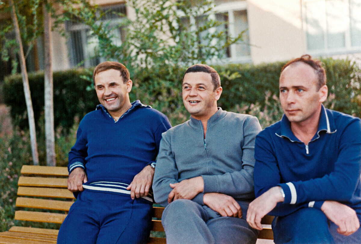 Од лево кон десно: Виктор Пацаев, Владислав Волков, Георгиј Доброволски

