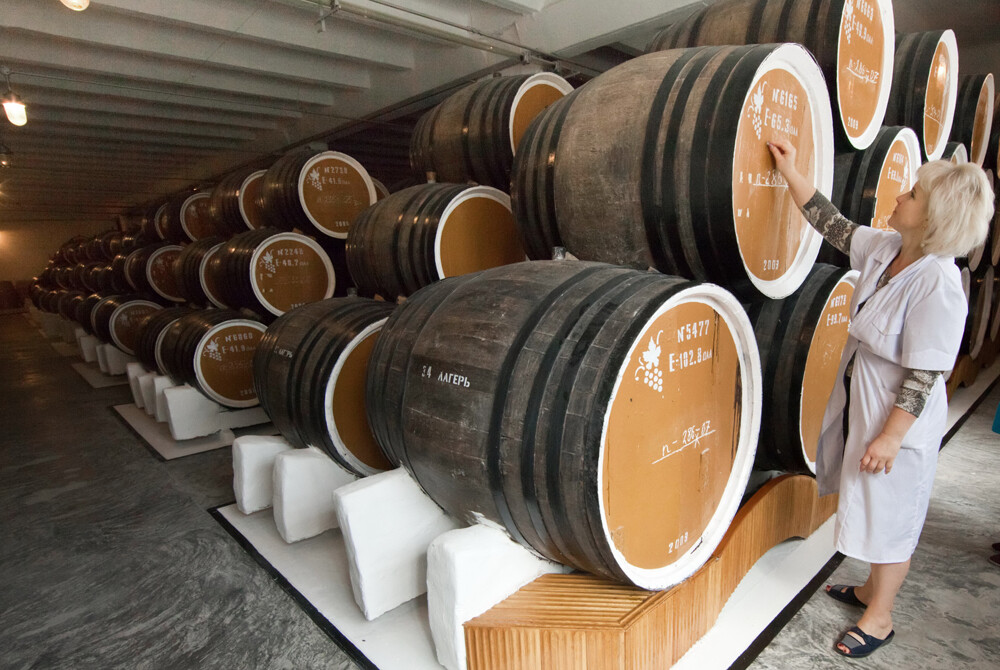 L'usine de Kizliar, qui a ouvert ses portes en 1885, est le plus ancien site de production de cognac de Russie. À cette époque, le vigneron professionnel David Saradjev a fusionné plusieurs distilleries situées non loin de la ville de Kizliar, puis y a introduit la technologie française classique. 