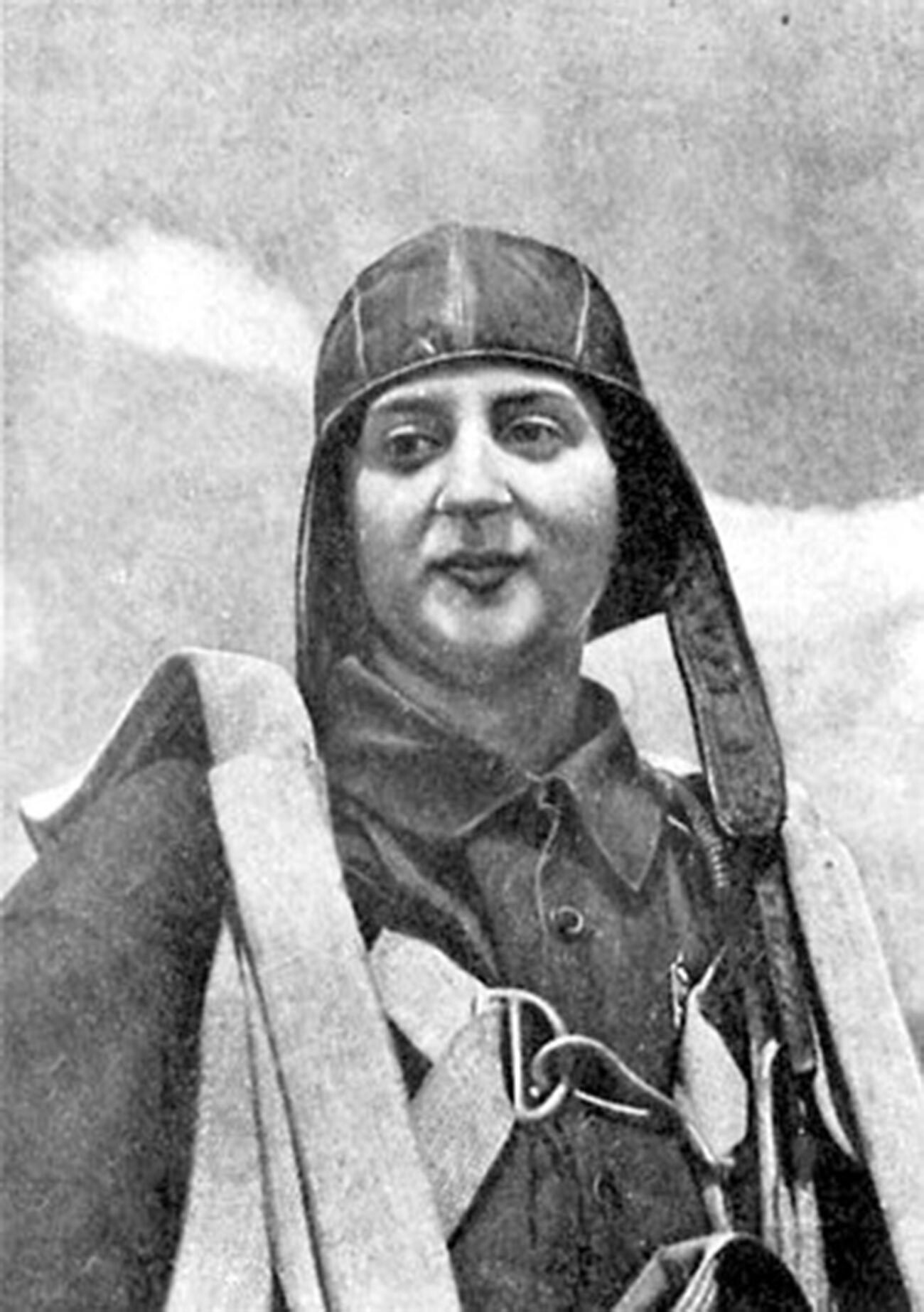 Љубов Берлин (1915-1936), совјетска жена-падобранац.