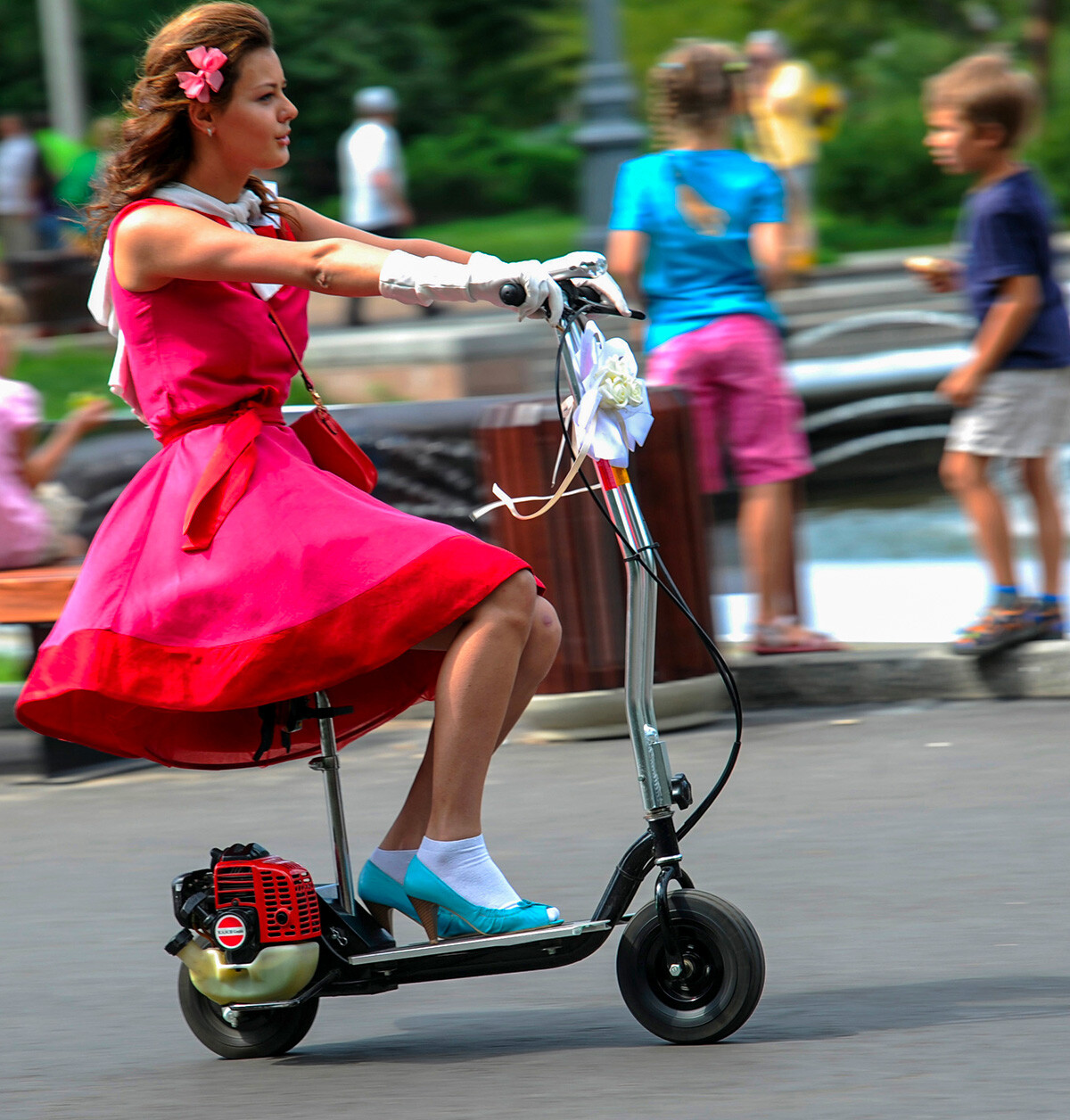 モスクワで開催された「自転車に乗る女性」フェスティバルの参加者