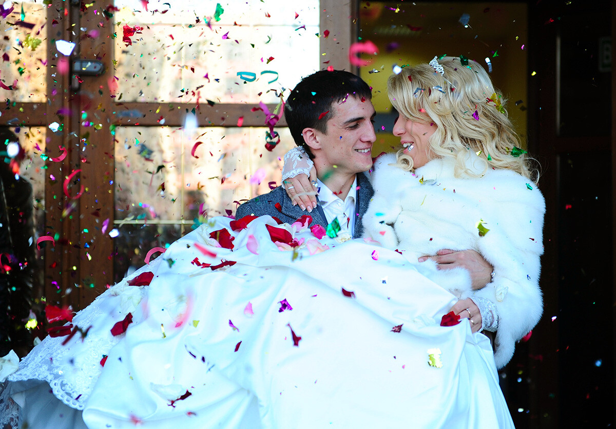 2012年12月12日にはロシアで数多くの結婚式が行われた。この日（12.12.12）は数字が美しく並んだ日だからだ