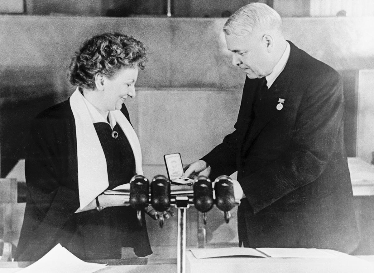  Моника Фелтън на връчването на наградата за мир 