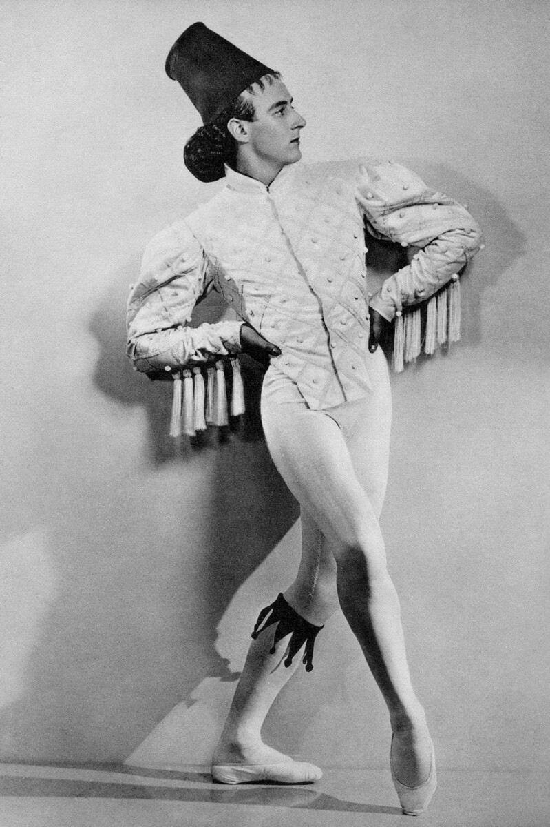 Антон Долин