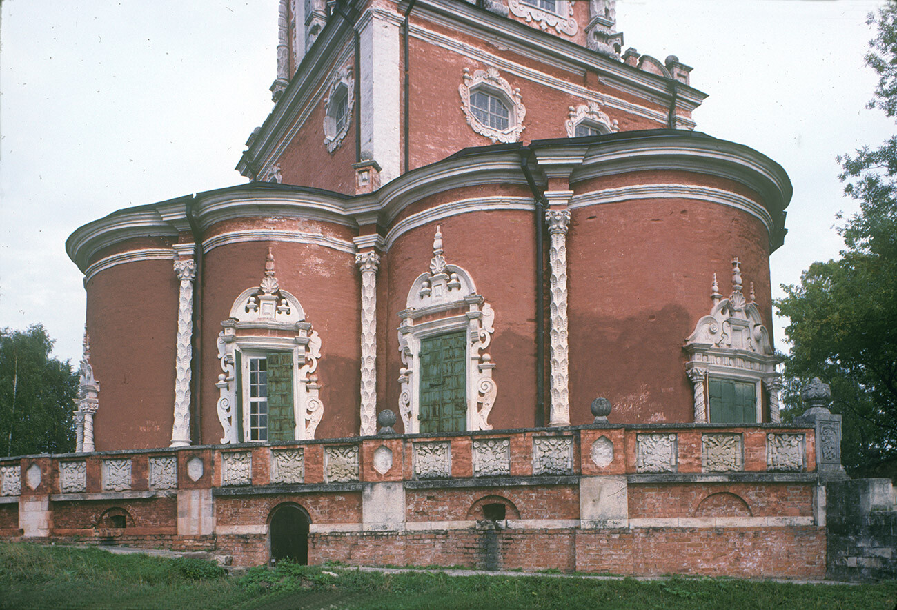 Ubory. Church of the Miraculous Icon of the Savior, southwest view. Lower tier & terrace balustrade. September 28, 1992