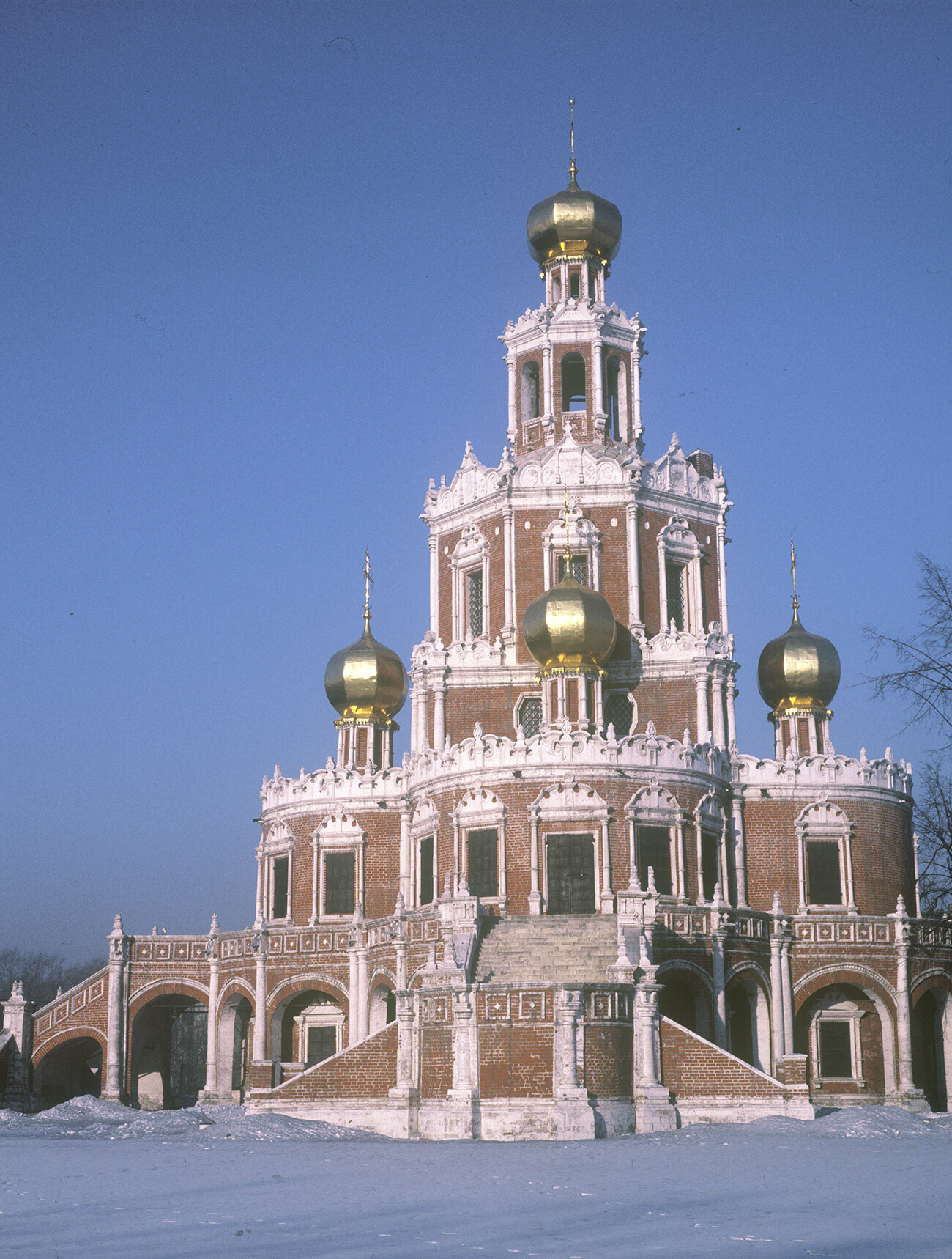 Fili (Moscow). Church of the Intercession of the Virgin, south view. February 1, 1984.