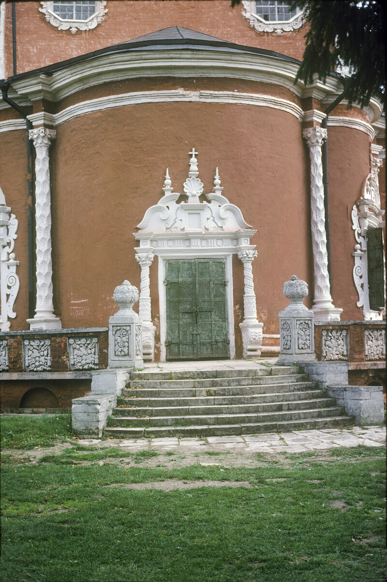 Ubory. Church of the Miraculous Icon of the Savior. West facade, main portal. September 28, 1992