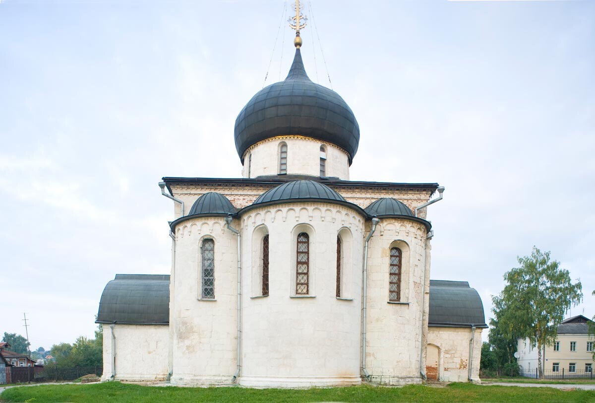 Yurev-Polski. Catedral de San Jorge, vista este. 22 de agosto de 2013
