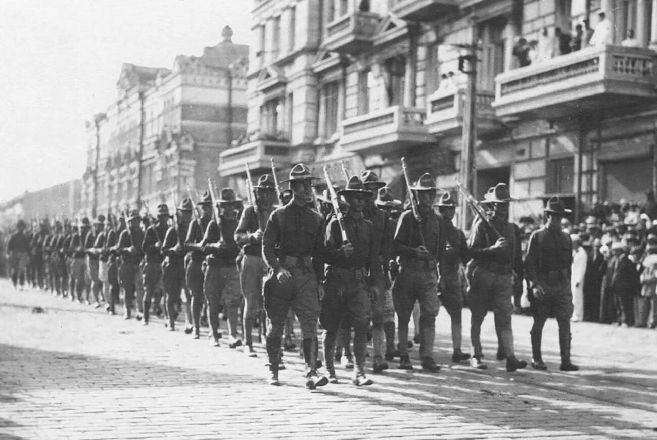 Troupes américaines à Vladivostok, en août 1918