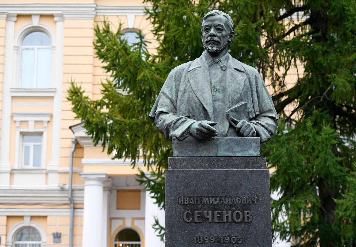 Spomenik Ivanu Sečenovu u Moskvi