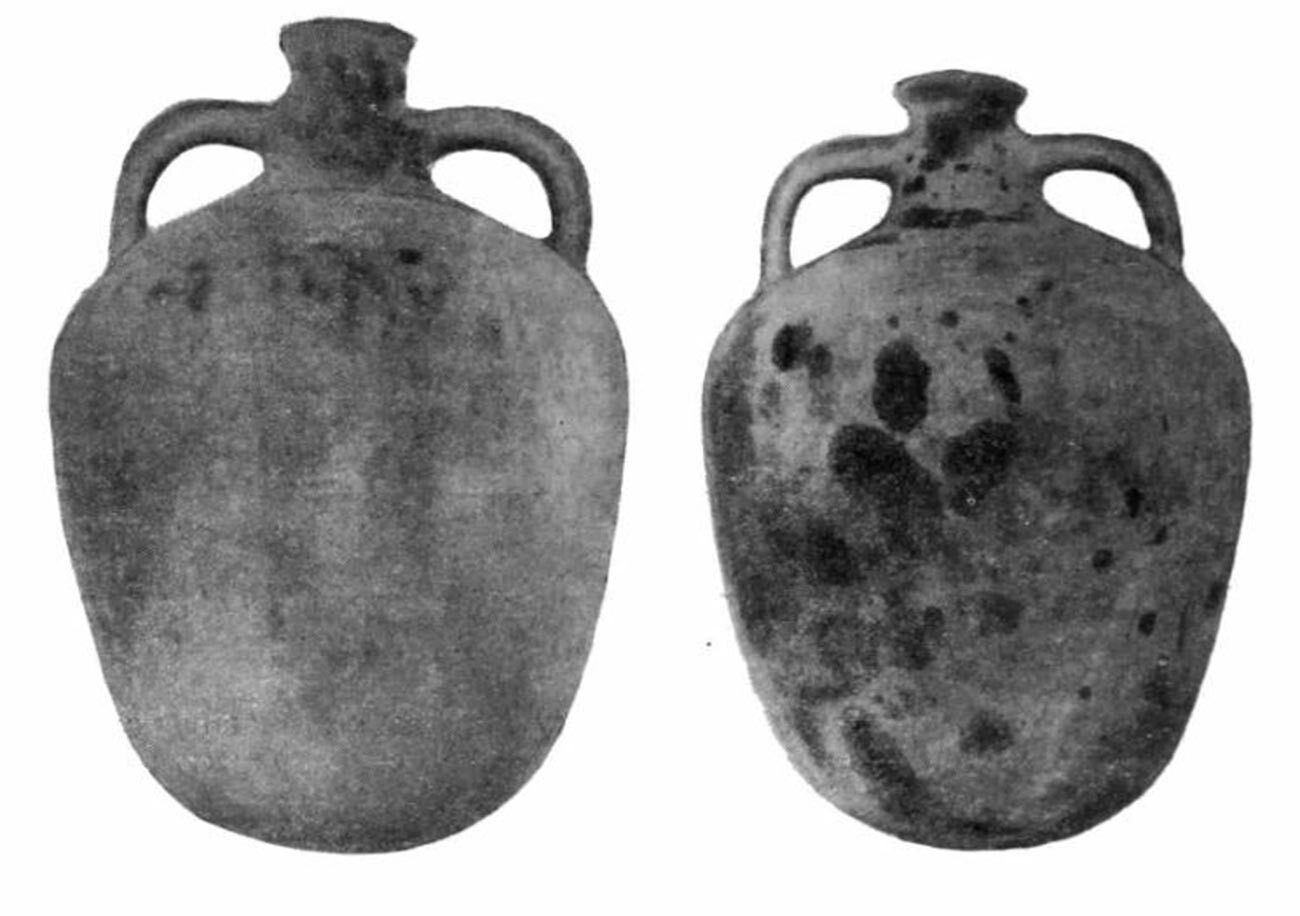 Amphora kuno yang digunakan untuk penyimpanan minyak, semenanjung Taman