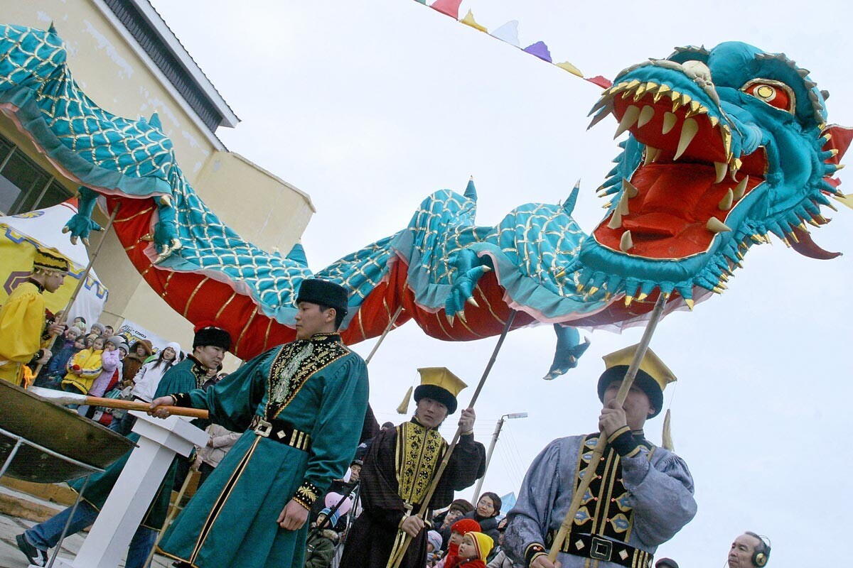Во время празднования национального праздника Цаган Сар, символизирующего начало новый года и приход весны, в Элисте. 
