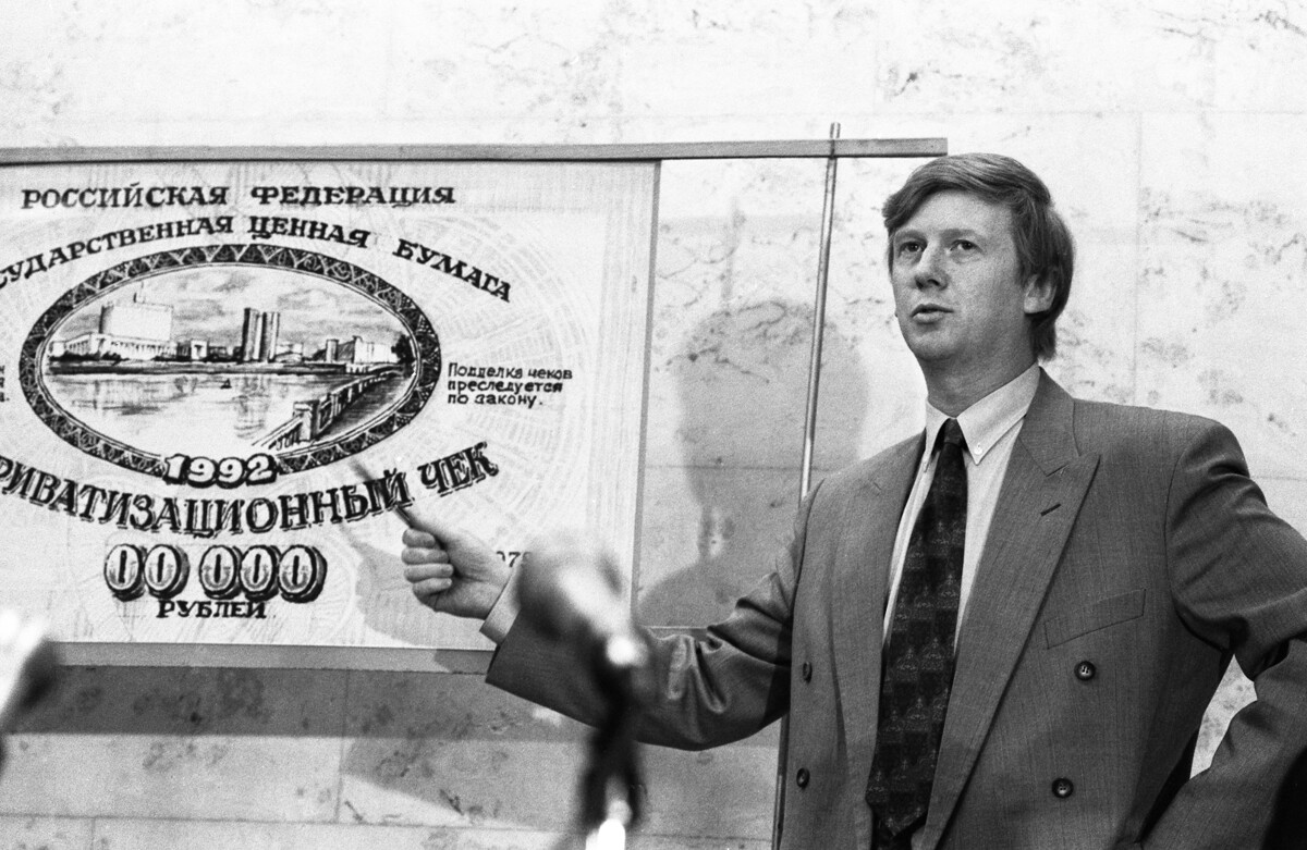 Председник Државног комитета Русије за управљање државном имовином Анатолиј Борисович Чубајс на конференцији за штампу, 1992.