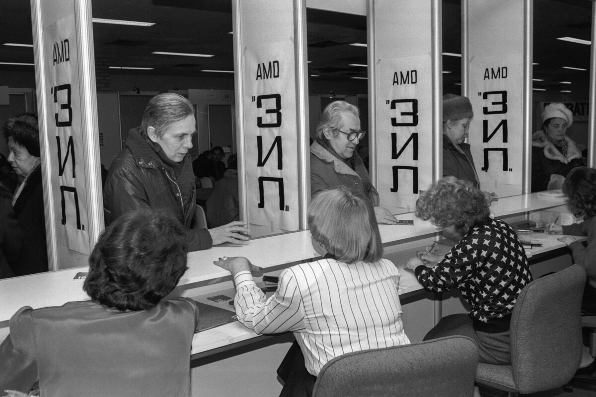  Москва. 15 март 1993 година Регистрация на документи за първите акционери на ЗИЛ на първия общоруски търг на ваучери 