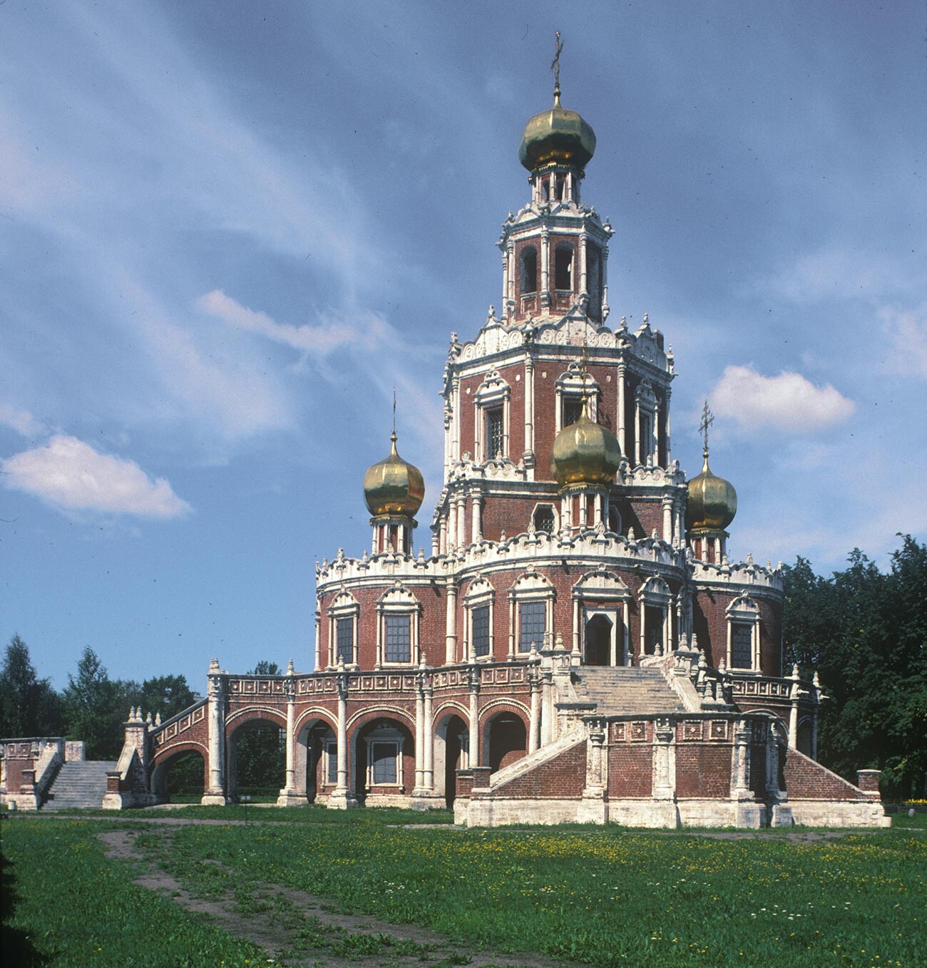 Fili (Moscow). Church of the Intercession at Fili. South view. July 2, 1995