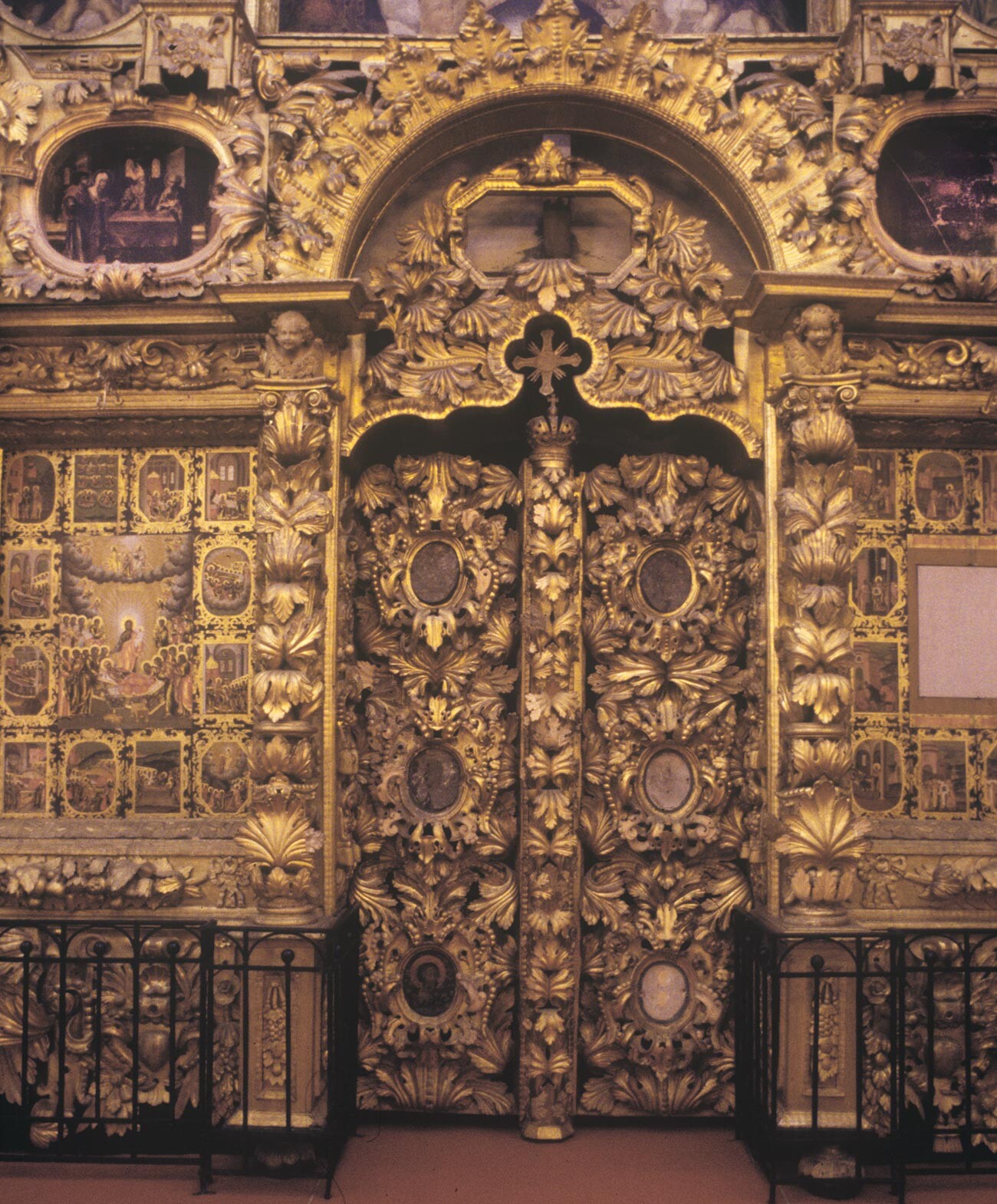 Church of the Intercession at Fili. Icon screen, Royal Gate (entry to altar space). July 2, 1995