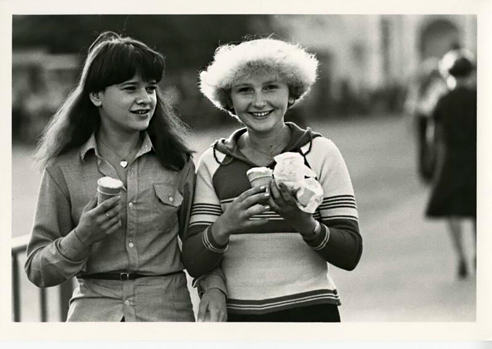 Moscow teens enjoy ice cream, 1983.
