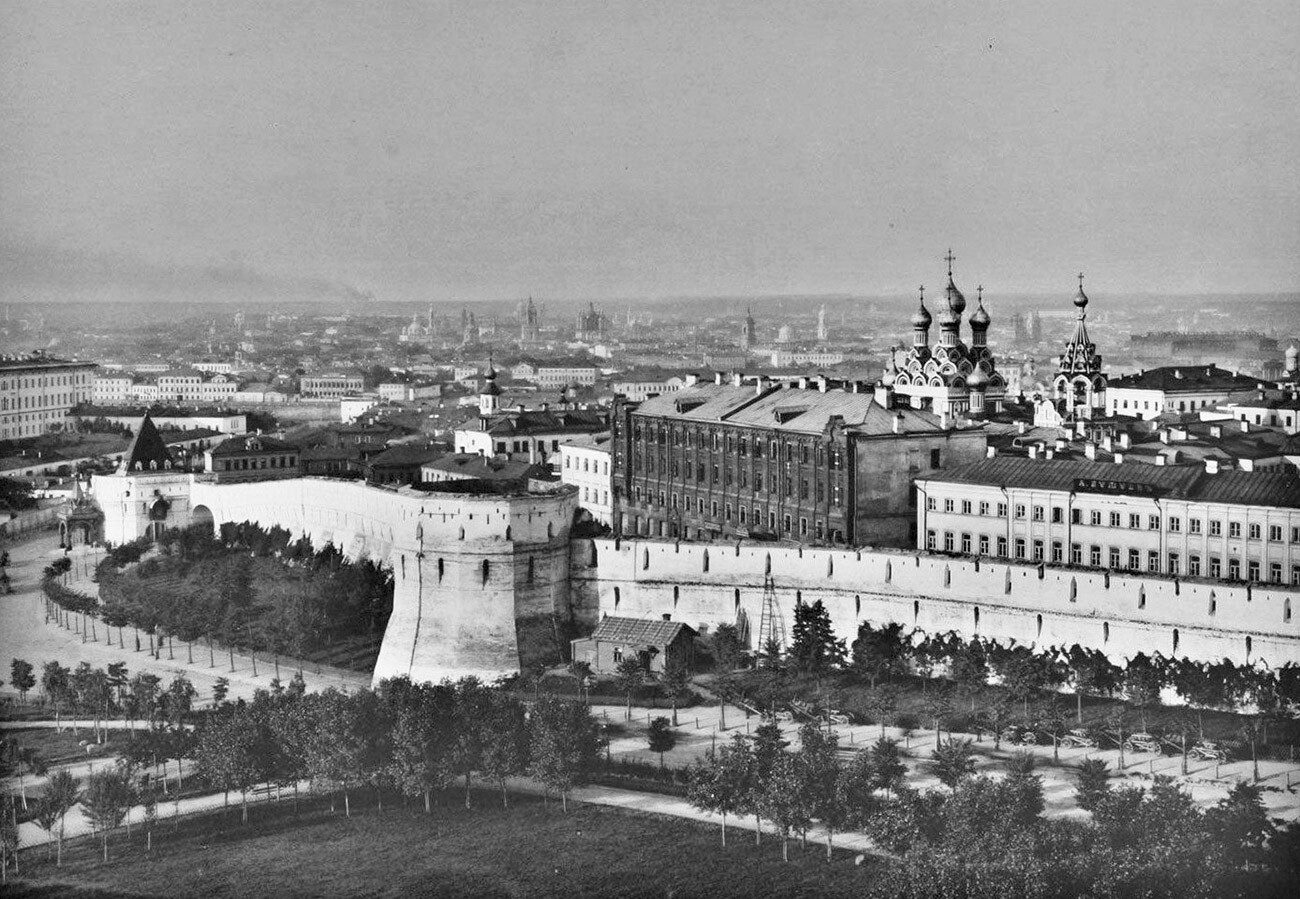 Il muro di Kitaj-Gorod nel 1934, prima della demolizione