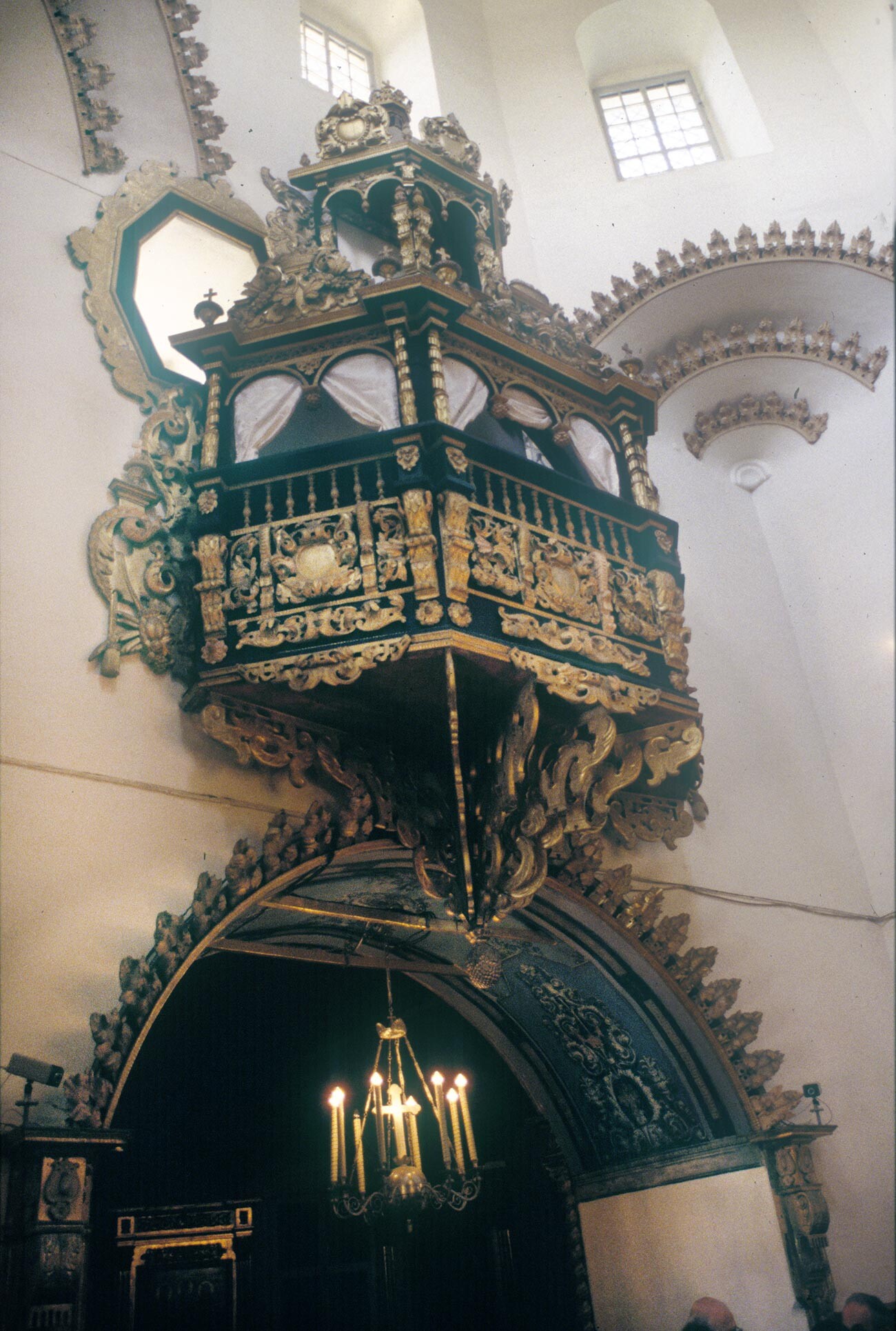 Chiesa dell’Intercessione in Fili. Parete ovest, con logge sopra l’ingresso principale. 2 luglio 1995
