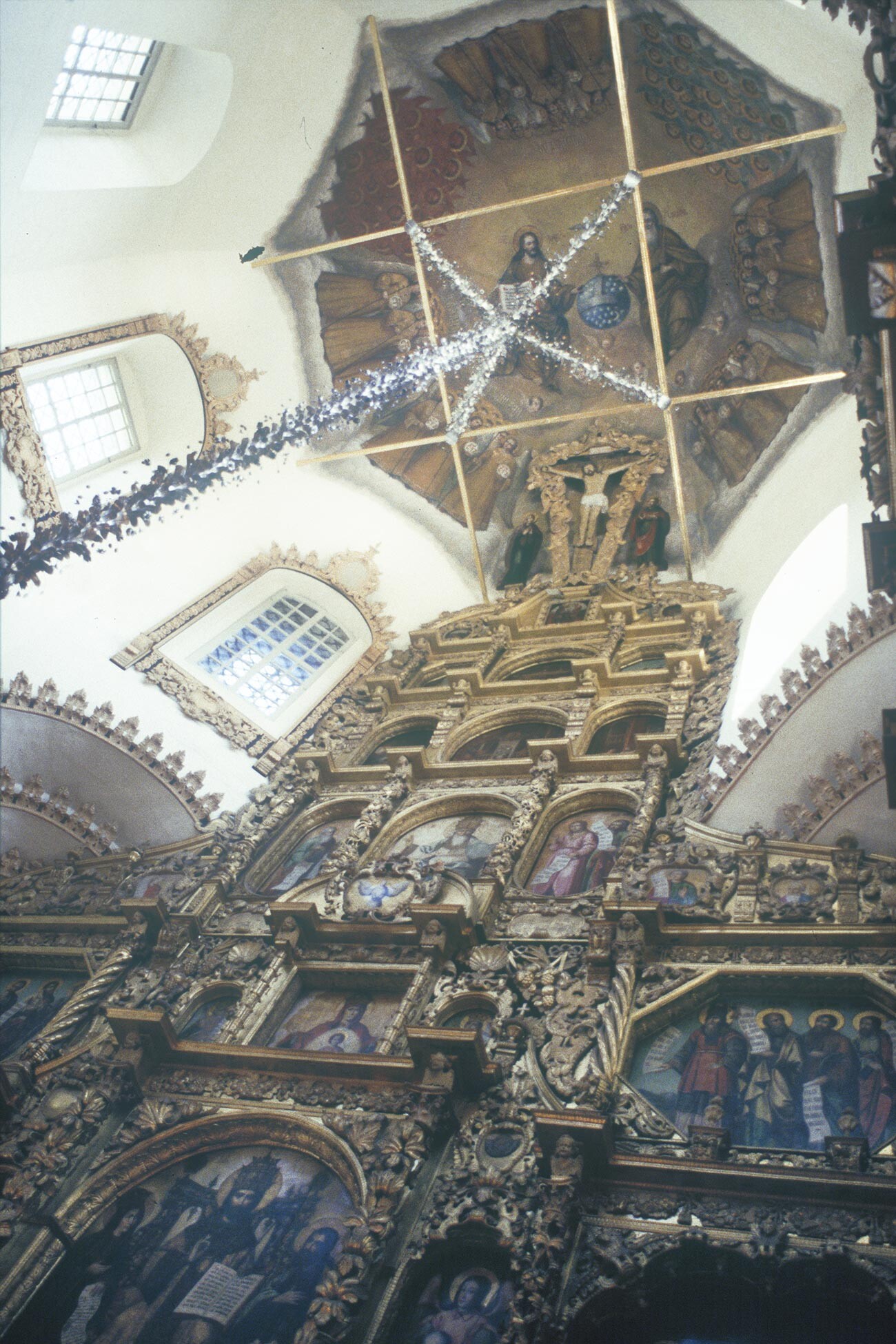 Église de l'Intercession de Fili. Iconostase et voûte de plafond
