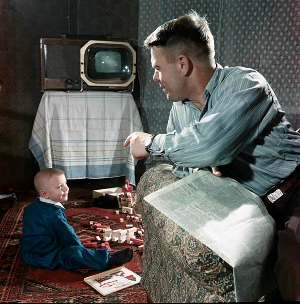Pavel Douvanov avec son fils, années 1950