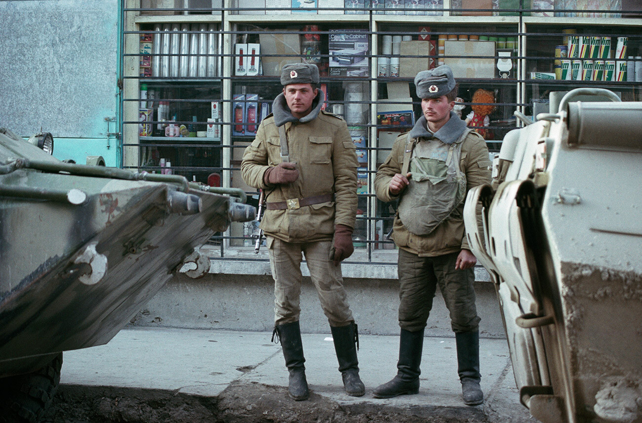 Tentara Soviet di Kabul.